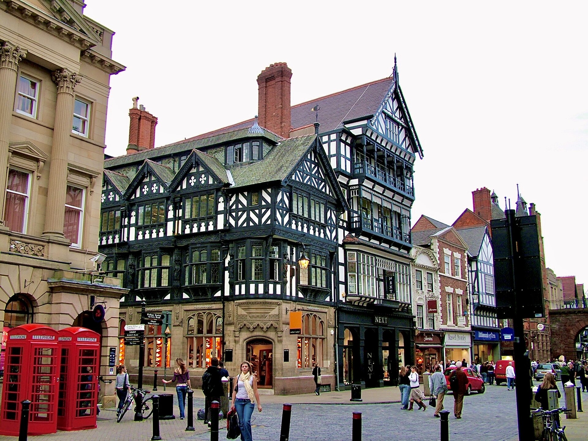 Dining & Nightlife in Chester